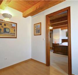 4 bedroom villa with pool near Svetvinčenat, Istria, sleeps 10